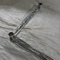 83fk★受け渡し決まりました。  ★お値下げ特価★【開封品・未使用品】スチールラック 補強パーツ コの字バー ワイヤーバー 幅121.5×奥行46cm 25KWB1245 ポール径25mm スリーブ無し 落下防止柵  の画像