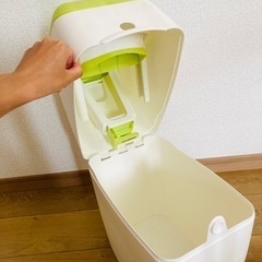 オムツ用ゴミ箱　Apricaの画像