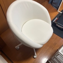 白いチェア