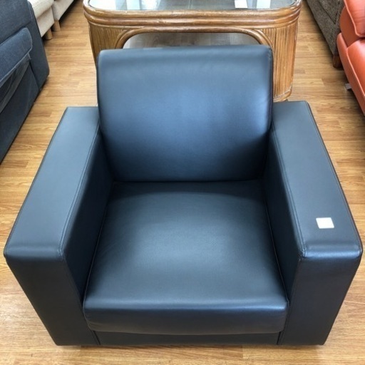 ブラックカラーのオシャレでシックな1人掛けソファーお売りします！