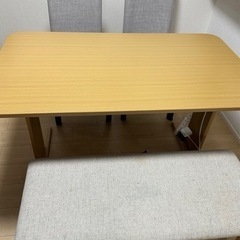 ダイニングテーブル&イスの画像