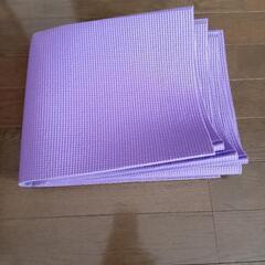 折りたためるヨガマット パープル 175×61.5cm バッグとセットなら800円の画像