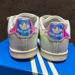 子供用の靴 adidas（アディダス）STANSMITH 13cmの画像