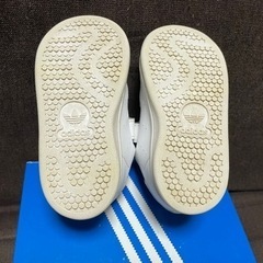 子供用の靴 adidas（アディダス）STANSMITH 13cmの画像