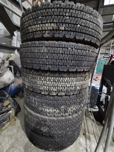 売　225/80r17.5  スタッドレスタイヤ　4tトラック等に