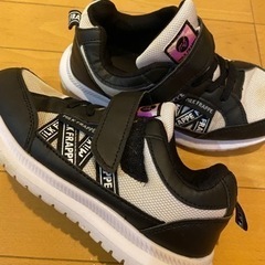 女児　スニーカー　サンダル　長靴　無料の画像