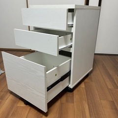 ニトリテーブルデスクワゴン引き出し収納 オフィスチェアの画像