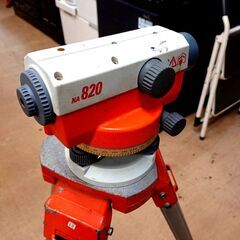Laica/ライカ 自動レベル  NA820 三脚 測量 工具　/8Jの画像