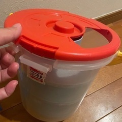 トミカ　駐車場　でるでるバケツの画像