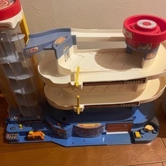 トミカ　駐車場　でるでるバケツの画像