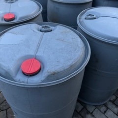 ガーデニングや畑の水の貯水などに樹脂製ドラム200リットル！！！の画像