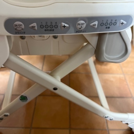 コンビ　ネムリラAT 自動　ベビーベッド　離乳食