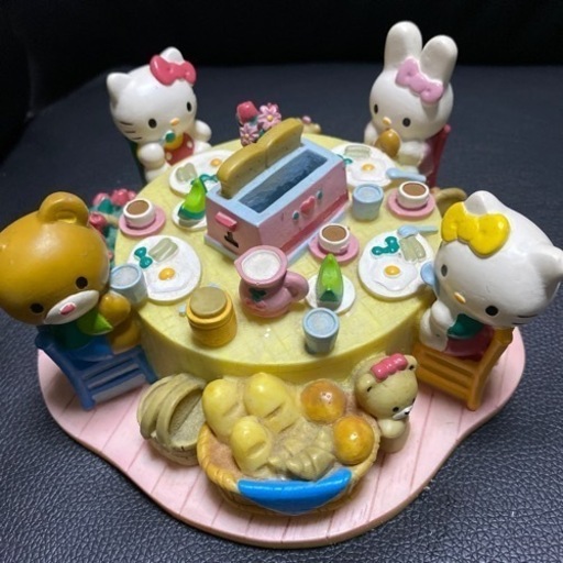 ハローキティ　貯金箱　置物