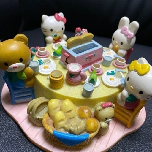 ハローキティ　貯金箱　置物