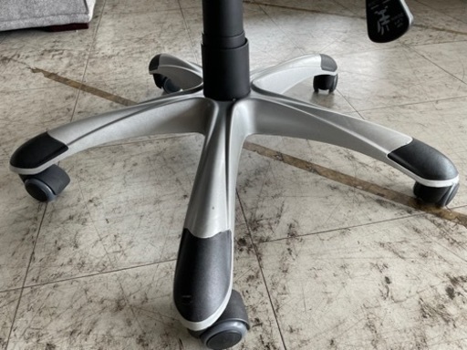 未使用品　ハイバック仕様のオフィスチェア　グレー色　合成皮革