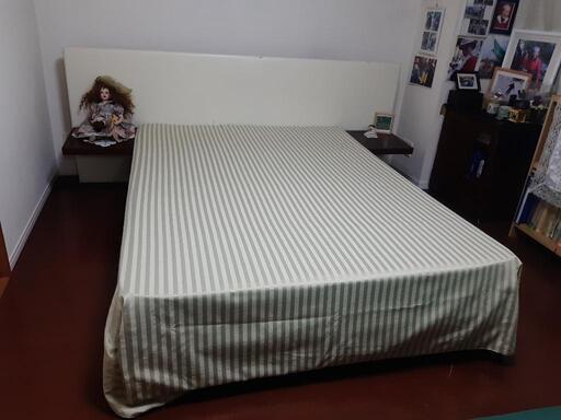 ベット　シーツ付き　小さいのに変更のため