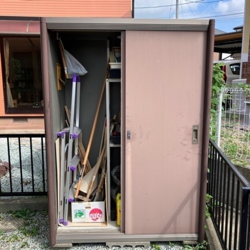 イナバ中古物置（棚付き）