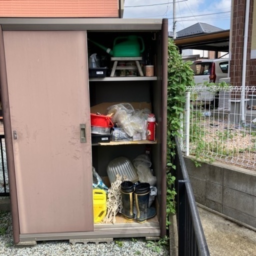 イナバ中古物置（棚付き）