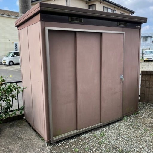 イナバ中古物置（棚、カギ、雨どい付き❗️）