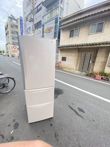 💁‍♀️☘️大阪市内配達設置無料💁‍♀️365L冷蔵庫　自動製氷機付き🍀保証有り