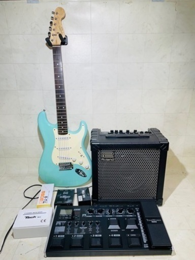 Squier by fender ストラトキャスター　水色とRolandアンプ機材セット