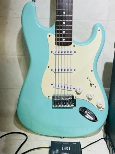 Squier by fender ストラトキャスター　水色とRolandアンプ機材セット