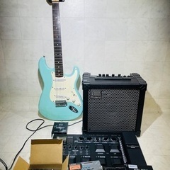 Squier by fender ストラトキャスター　水色とRolandアンプ機材セットの画像