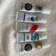 アクリル絵の具