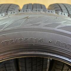 中古タイヤ　BRIDGESTONE  BLIZZAK  VRX 2  175/65R14  82Q  バリ溝　ヴィッツ　キューブ　パッソ　コルト等　a33の画像