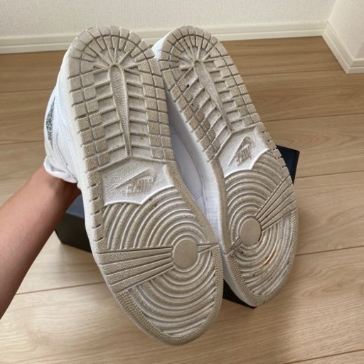 【値下げしました‼️】NIKE AIR JORDAN 1 MID WHITE（メンズ、27.0㎝）
