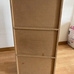 3段の棚の画像