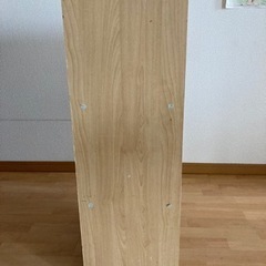 3段の棚の画像