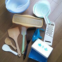 (お取り引き決定済)中古キッチン用品　ザル・ボウル・スライサー・...