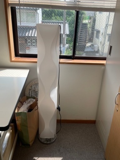 電気スタンド　、枕２個　寝室におすすめ
