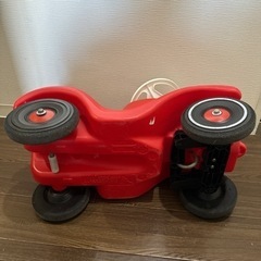 子供用　足で動かす　車の画像
