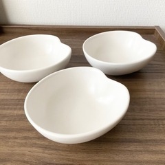 白い器　陶器の画像