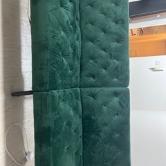 緑のソファー