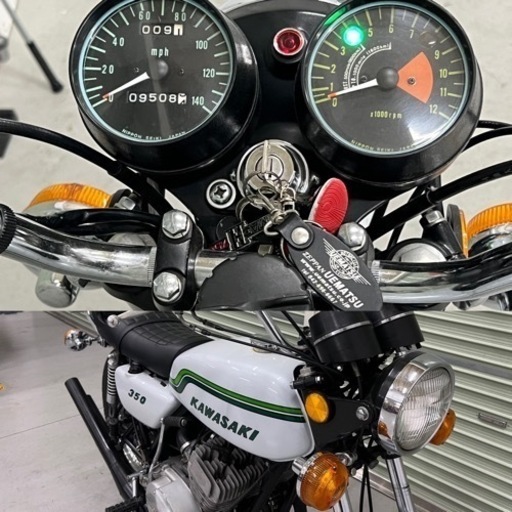 カワサキのミドルトリプル350SSマッハのエンジン組付けです
