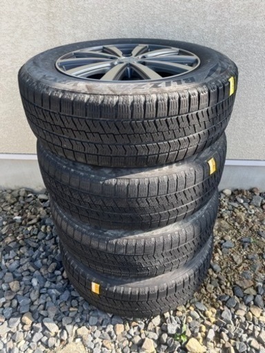 受渡予定者決定⭐︎ブリヂストン  ブリザック　VRX2 205/65R16 4本※1本傷あり