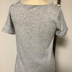 グレーTシャツの画像