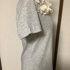 グレーTシャツの画像