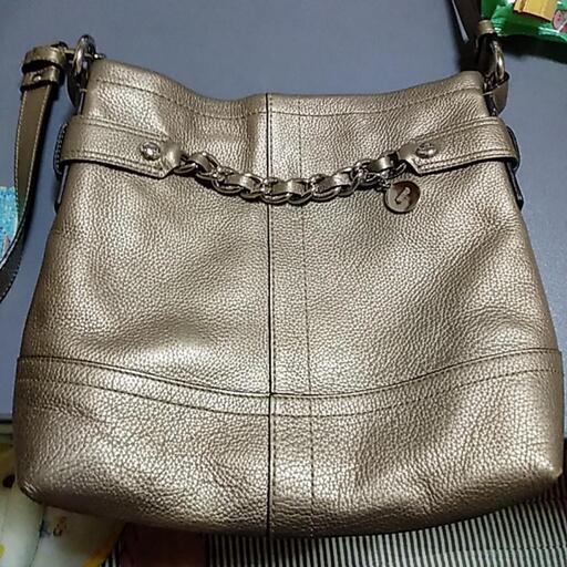 COACHゴールド斜め掛けバッグ
