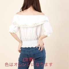 新品未使用　イーハイフンワールドギャラリー フラワープリントオフショルプルオーバーの画像