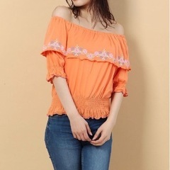 新品未使用　イーハイフンワールドギャラリー フラワープリントオフショルプルオーバーの画像