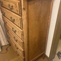 足つきチェストの画像
