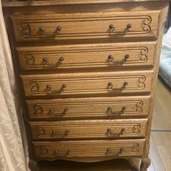 足つきチェストの画像