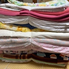 アクリル毛布、綿毛布、敷布団、パットシーツなど…