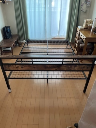 ダブルベッド　マットレス無し