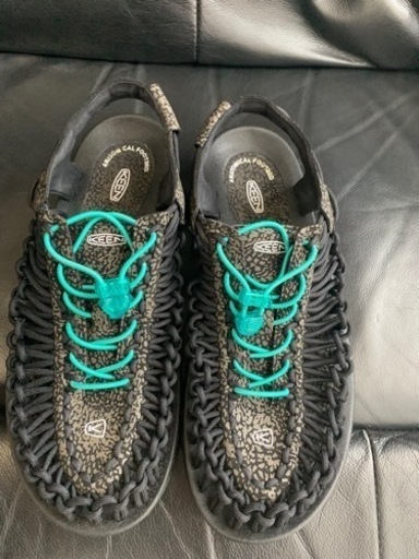 お値下げ中‼️✨ほぼ未使用✨ KEEN ユニーク Atmos ブラック×グリーン サンダル