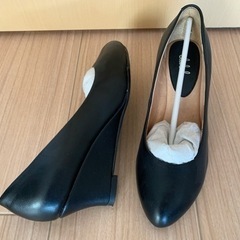 パンプス　黒　22.5cmの画像